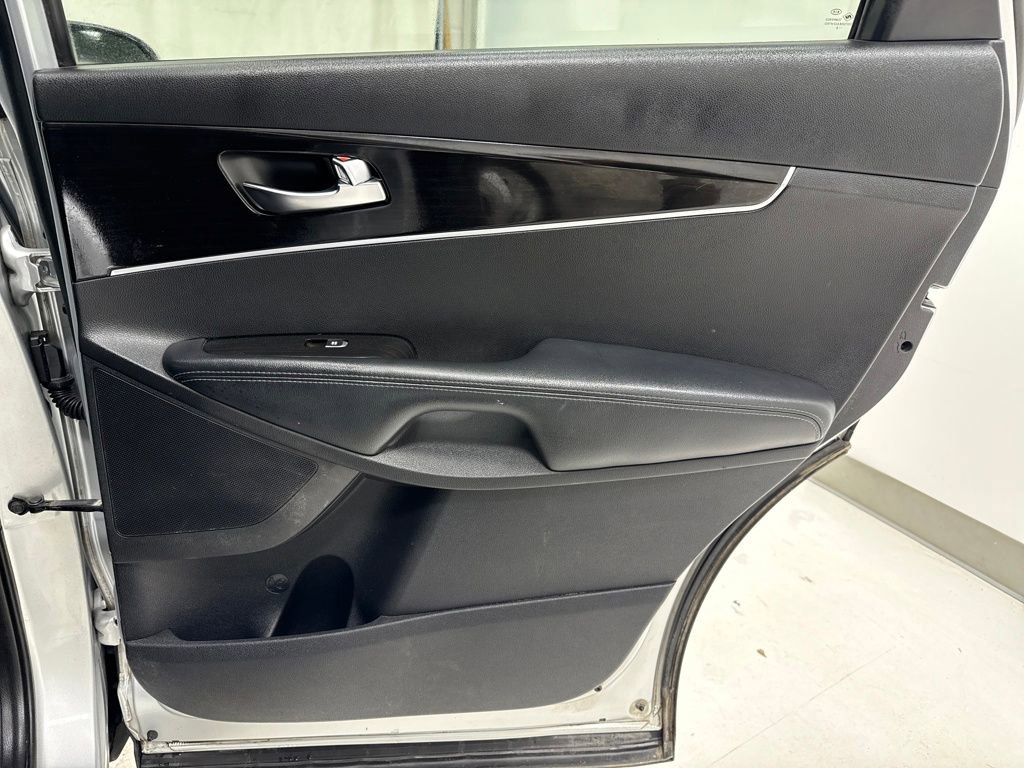 Used 2019 Kia Sorento LX image 11