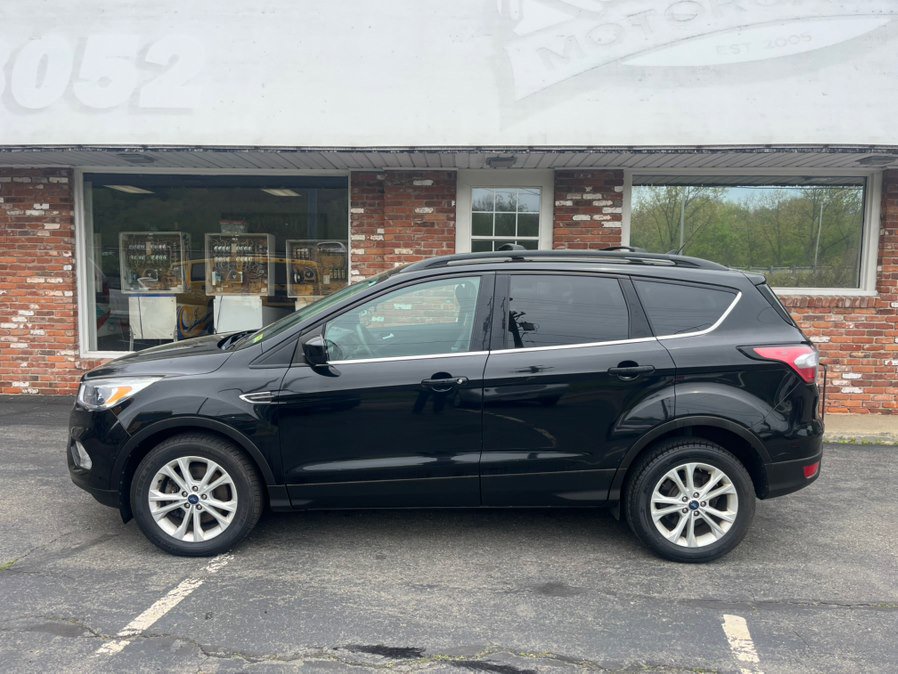Used 2018 Ford Escape SE w/ SE Sync 3 Package AWD/4WD image 2