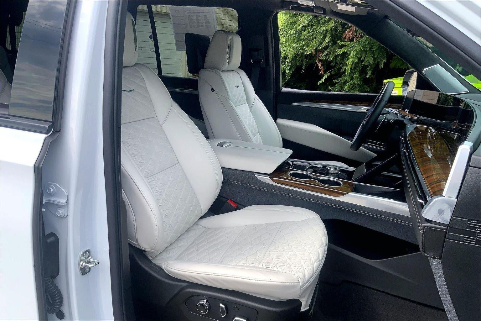 Certified 2026 Cadillac Escalade Platinum Sport AWD/4WD image 7