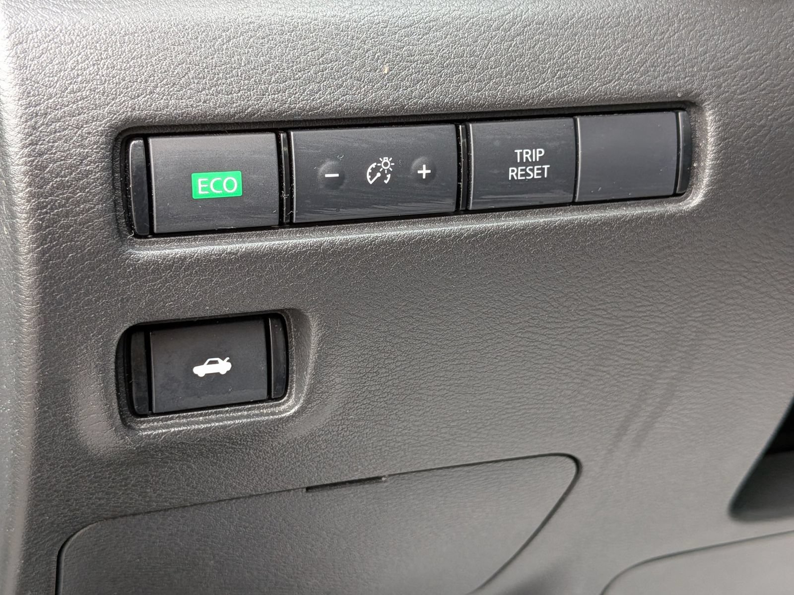 Used 2024 Nissan Sentra SV FWD image 17
