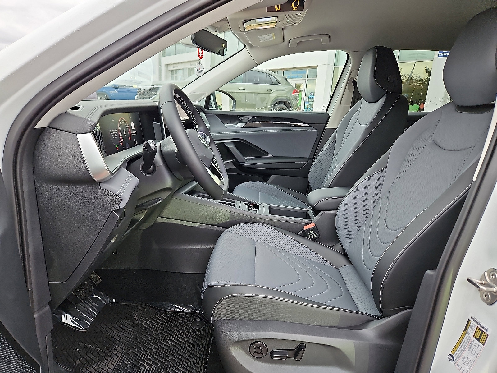 New 2026 Volkswagen Tiguan SE image 12