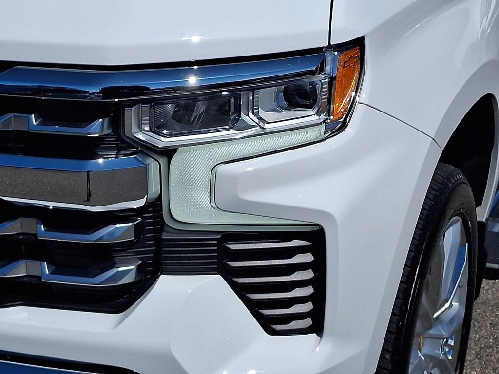 Used 2025 Chevrolet Silverado 1500 LTZ w/ LTZ Premium Package image 9