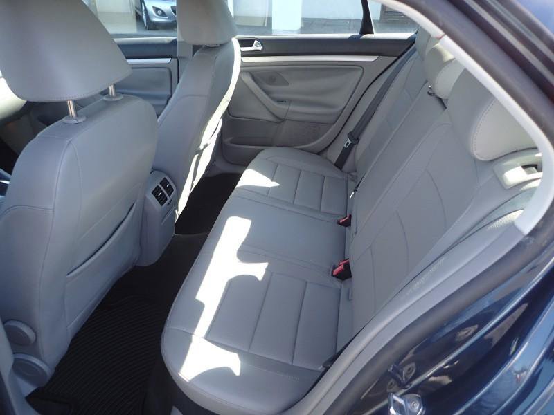Used 2009 Volkswagen Jetta TDI FWD image 10