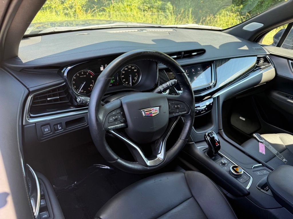 Certified 2025 Cadillac XT6 Premium Luxury FWD image 4
