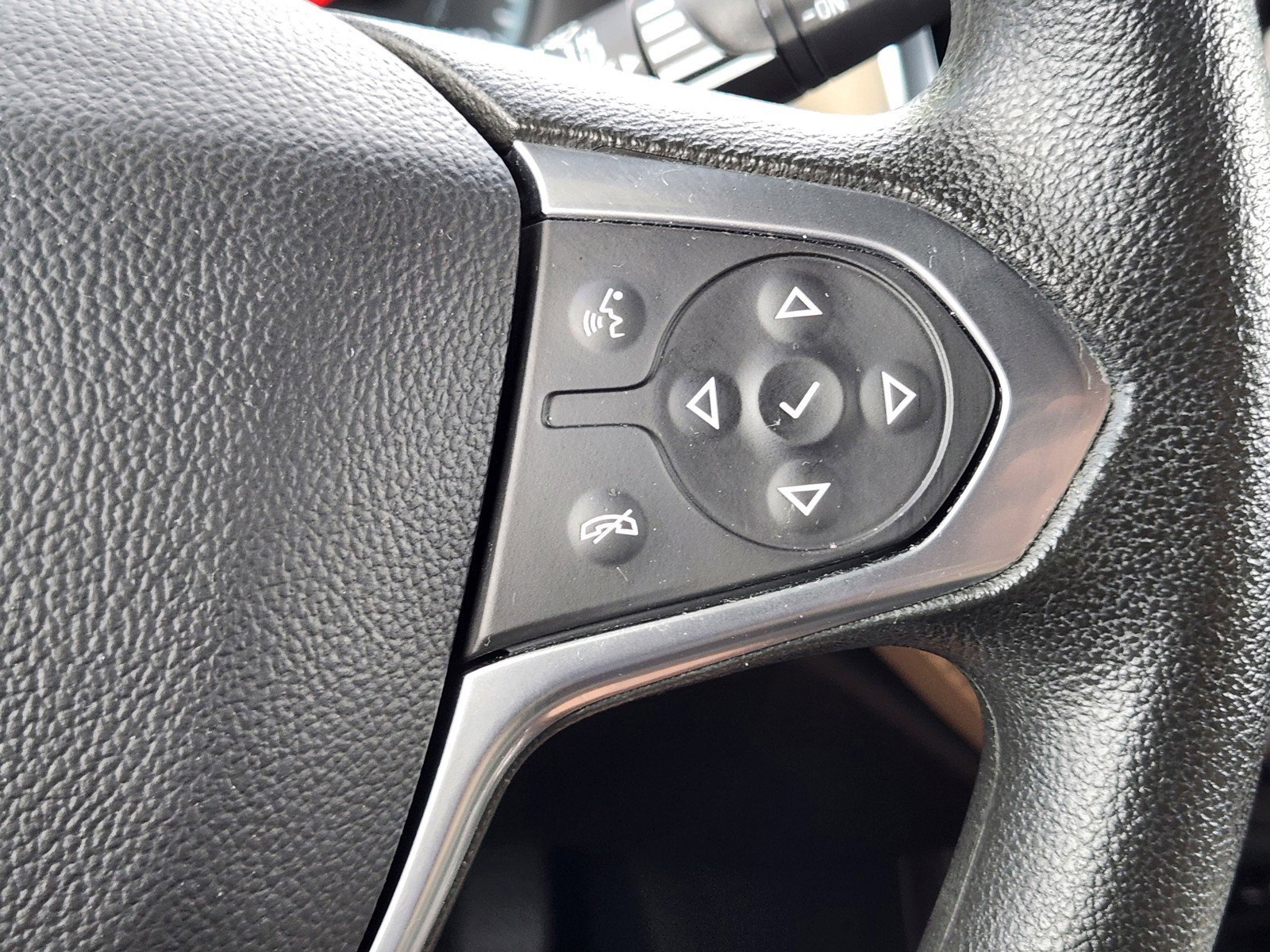 Used 2023 Chevrolet Traverse LS FWD image 23