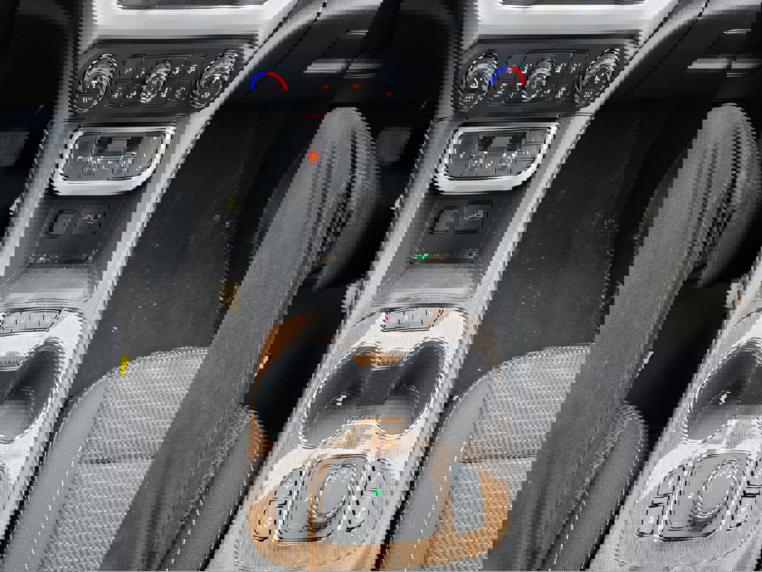 Used 2023 GMC Acadia SLE w/ Driver Convenience Package image 12