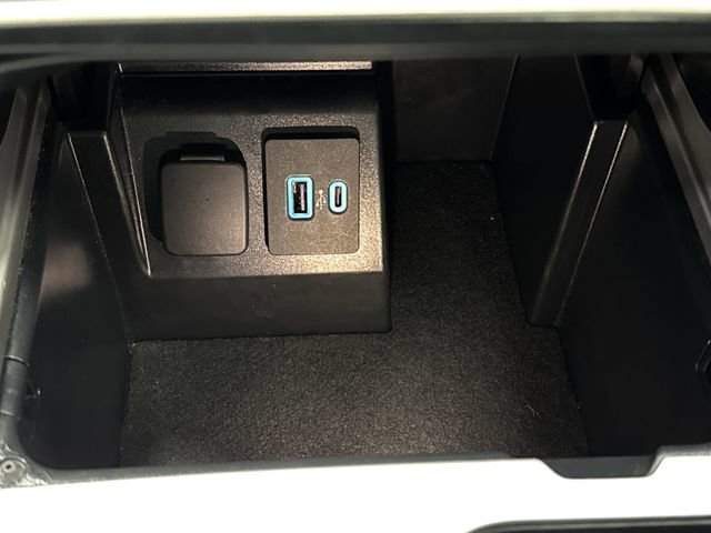 Used 2023 Ford Explorer XLT AWD/4WD image 24