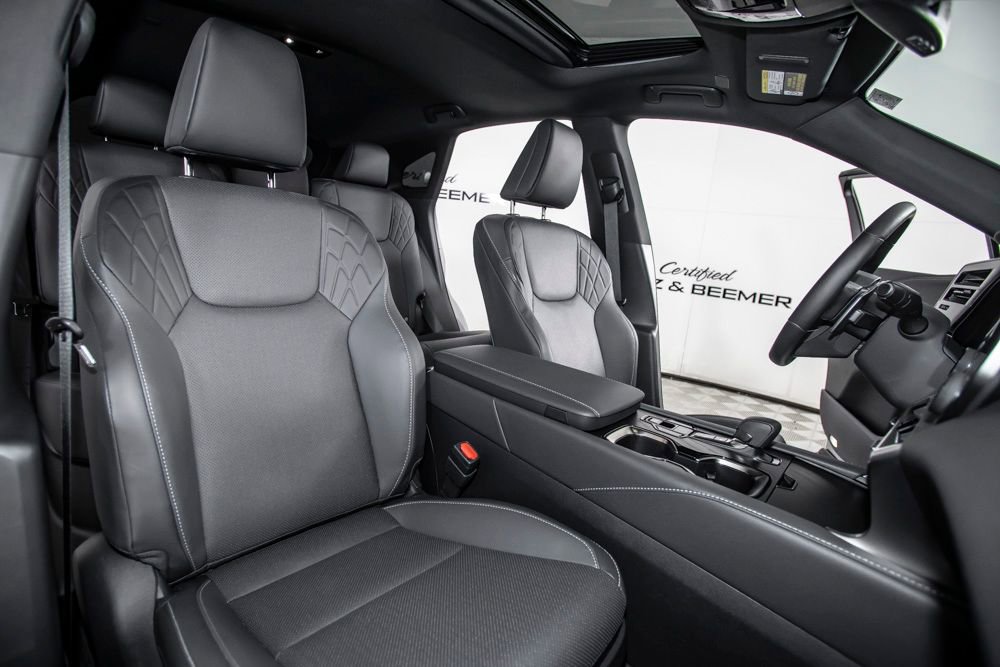 Used 2025 Lexus RX 350 Premium w/ Accessory Package (Z1) FWD image 16