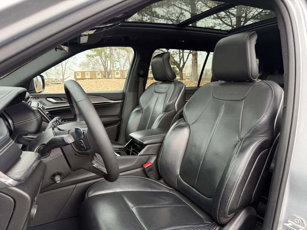 Used 2023 Jeep Grand Cherokee L Overland w/ Luxury Tech Group IV image 14