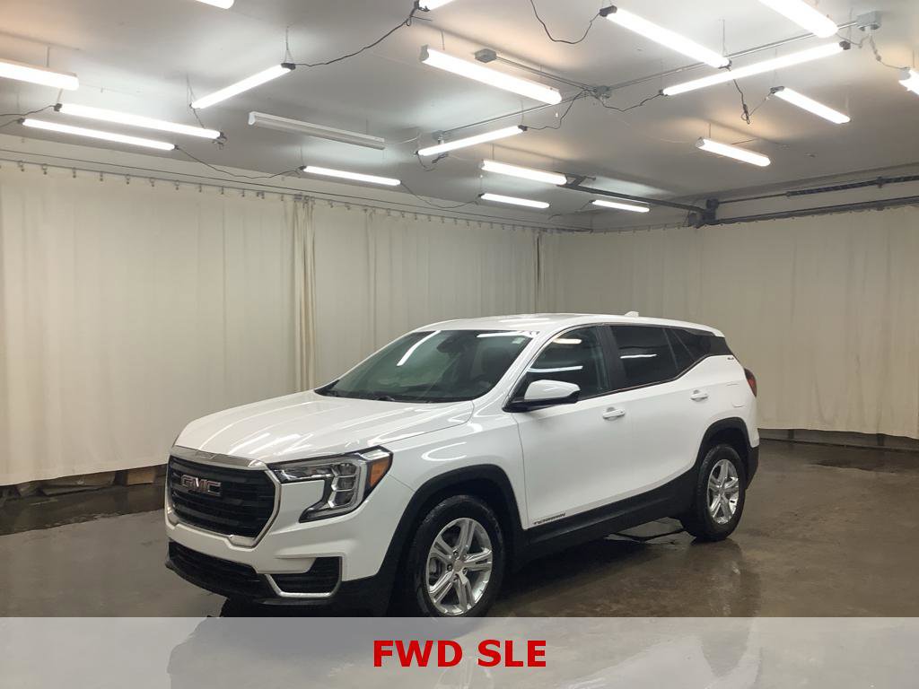 Used 2024 GMC Terrain SLE image 1