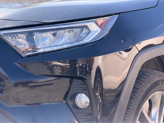 Used 2021 Toyota RAV4 XLE Premium image 4