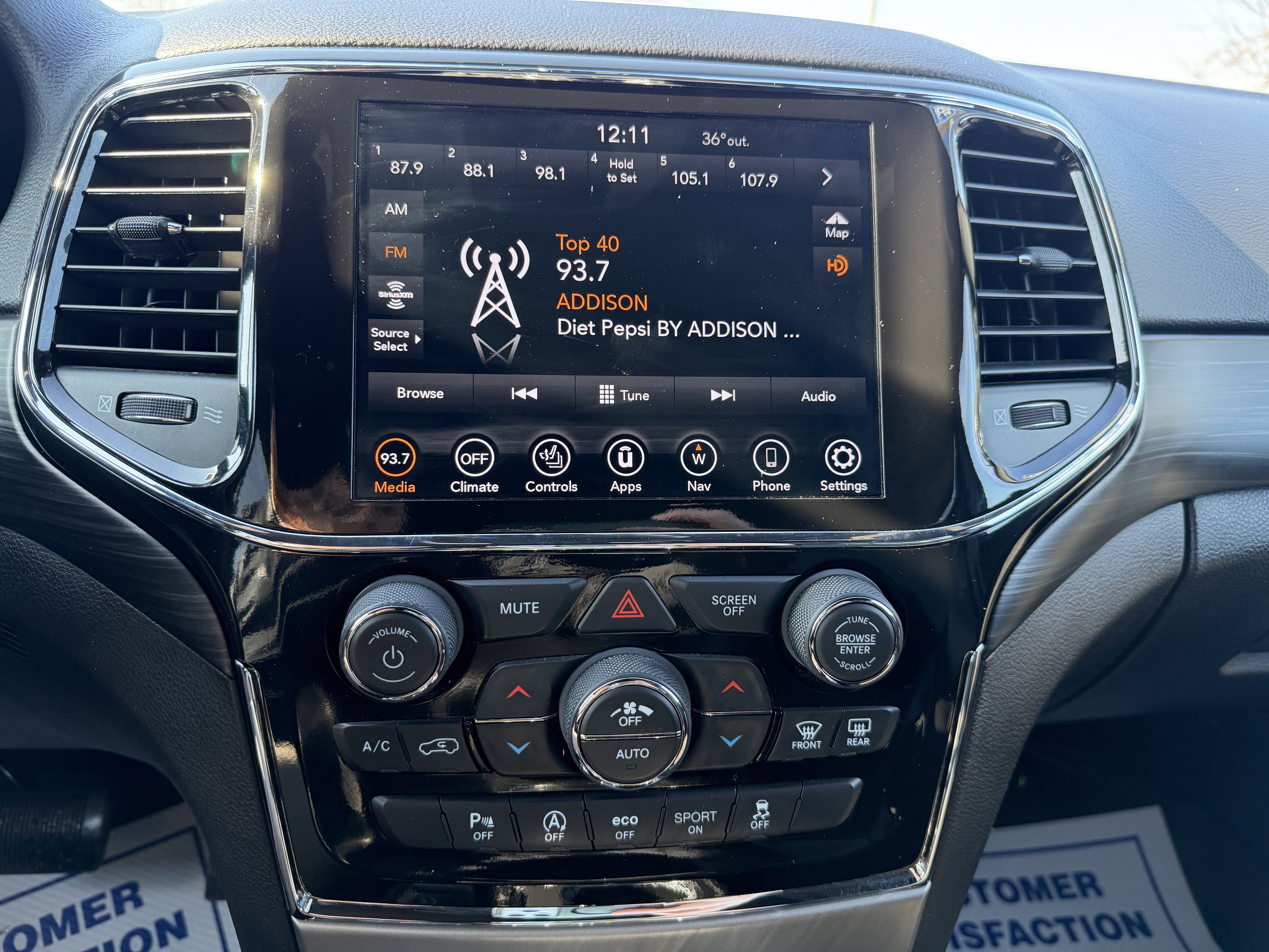 Used 2022 Jeep Grand Cherokee Laredo X image 16