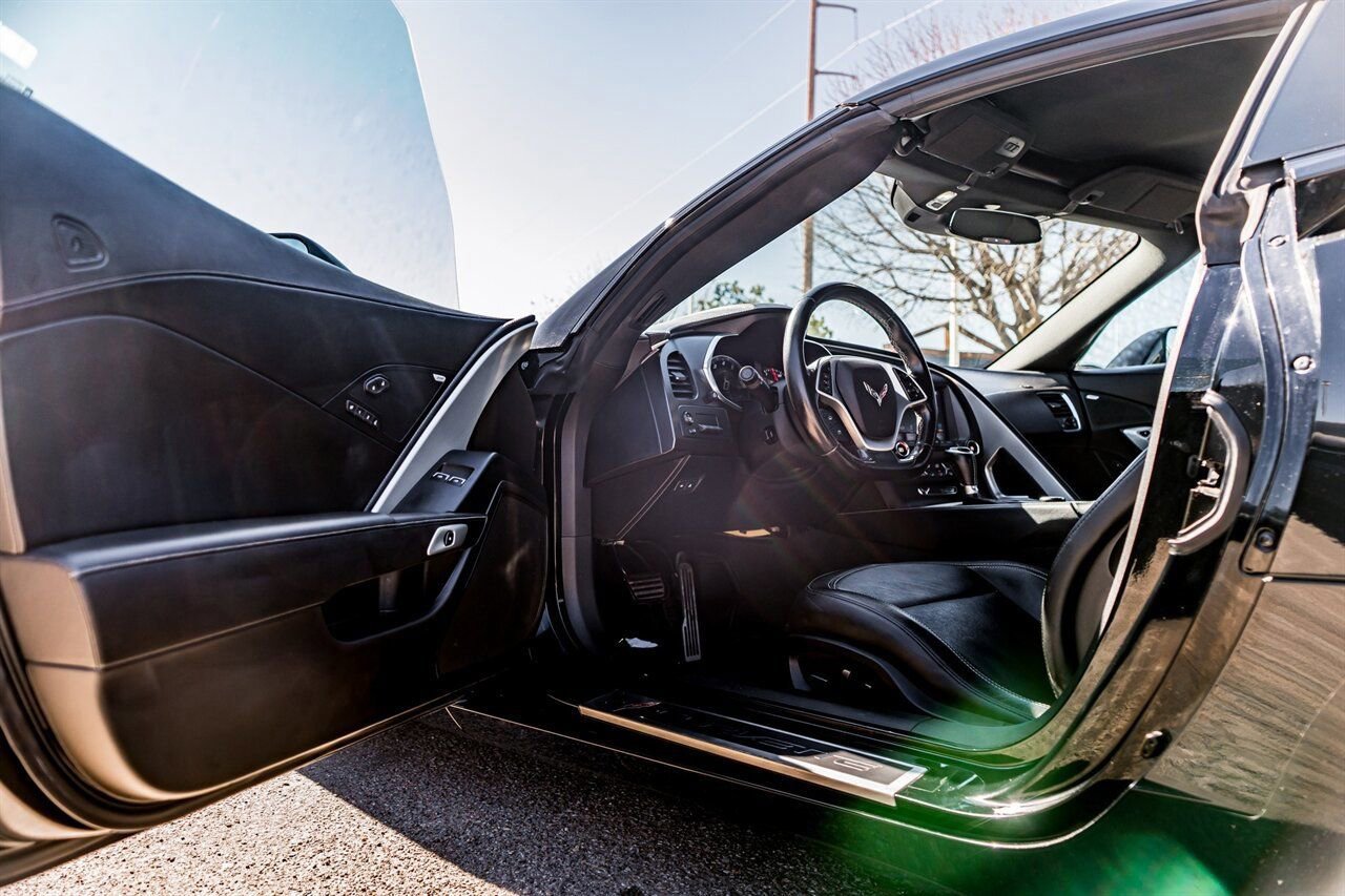 Used 2018 Chevrolet Corvette Stingray Coupe w/ 2LT Preferred Equipment Group image 18