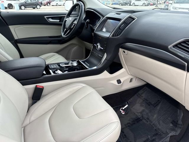 Used 2020 Ford Edge Titanium image 16