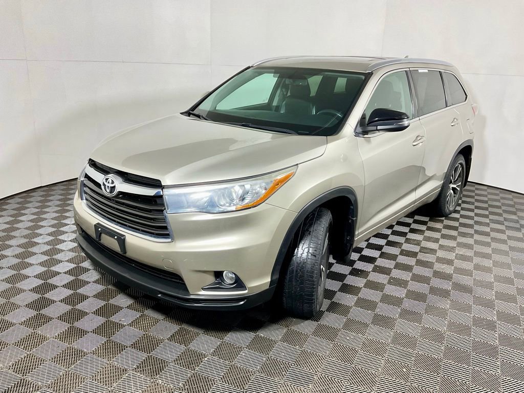 Used 2016 Toyota Highlander XLE image 11