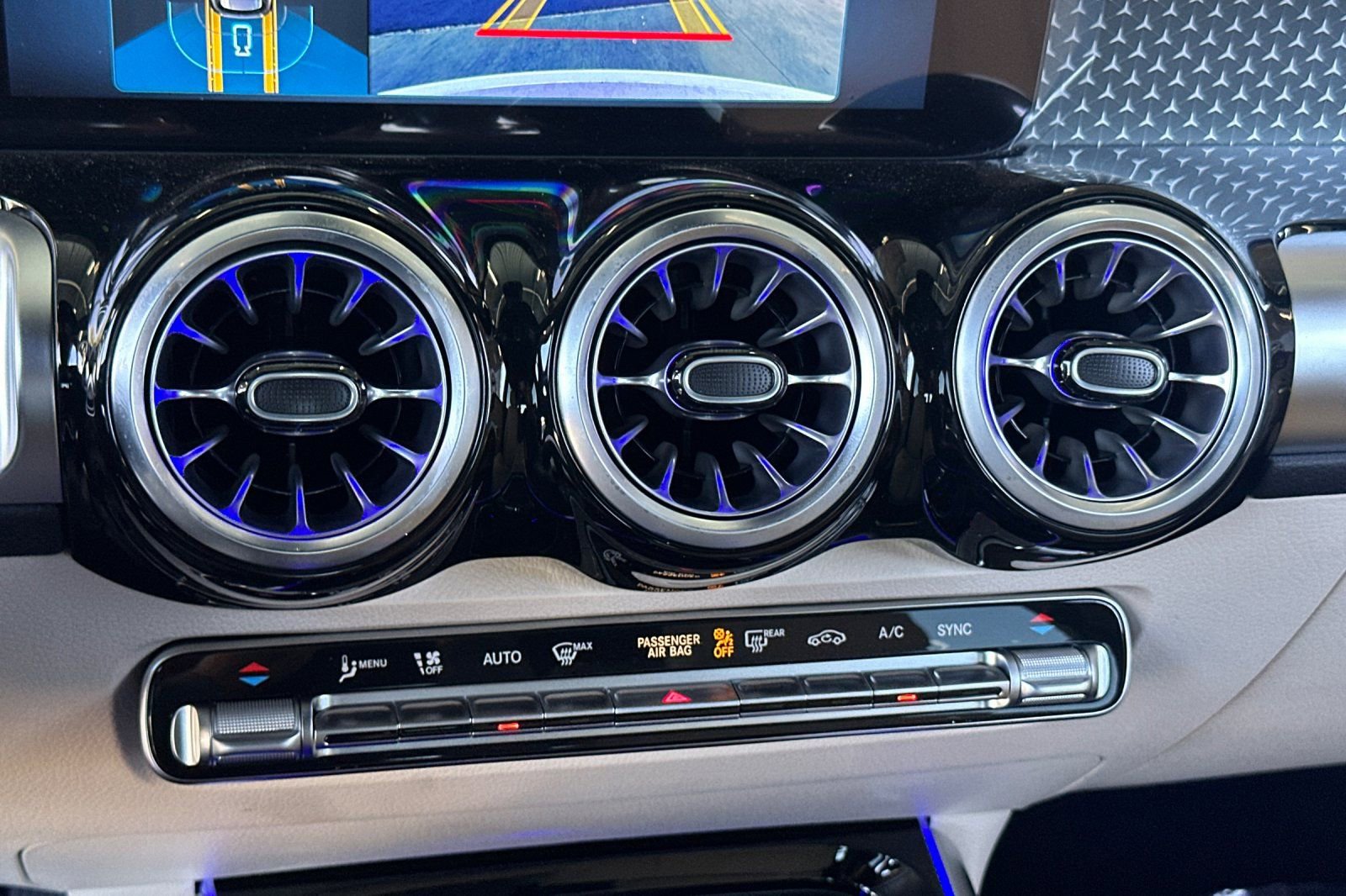 New 2025 Mercedes-Benz GLB 250 image 18