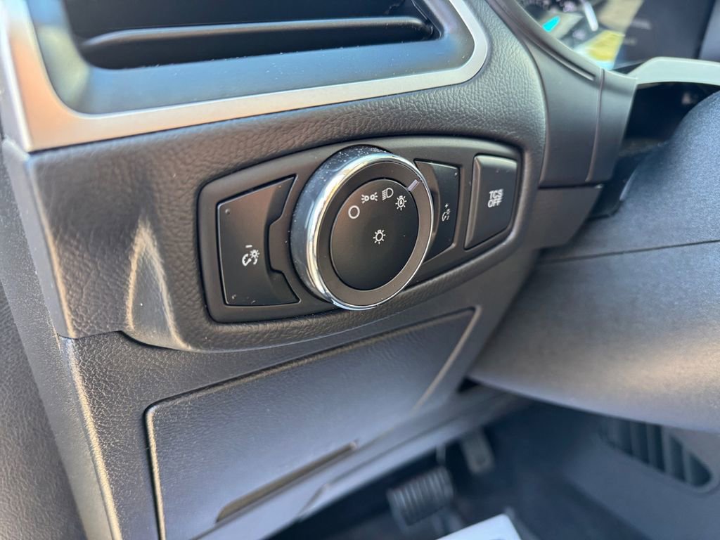 Certified 2024 Ford Edge SE w/ Black Appearance Package image 35