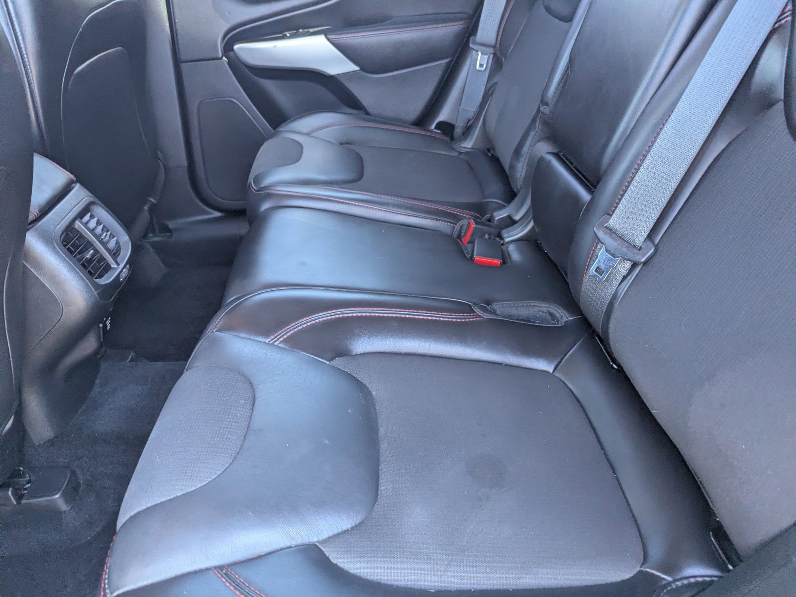 Used 2017 Jeep Cherokee Trailhawk w/ Cold Weather Group image 16