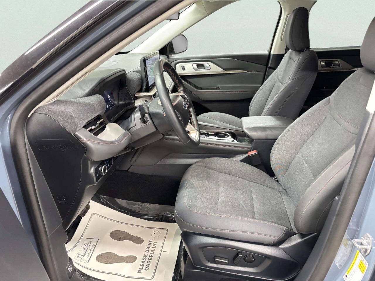 Used 2025 Ford Explorer Active AWD/4WD image 16