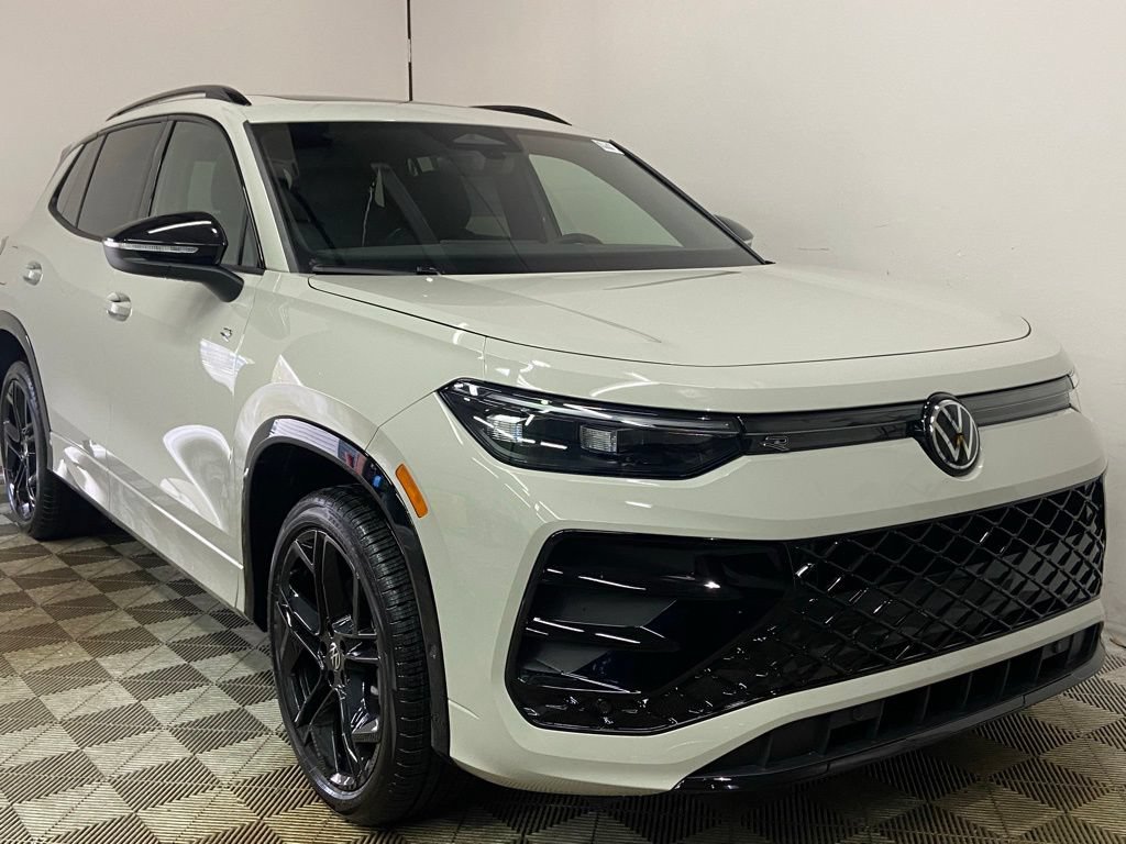 New 2026 Volkswagen Tiguan SE R-Line AWD/4WD image 1
