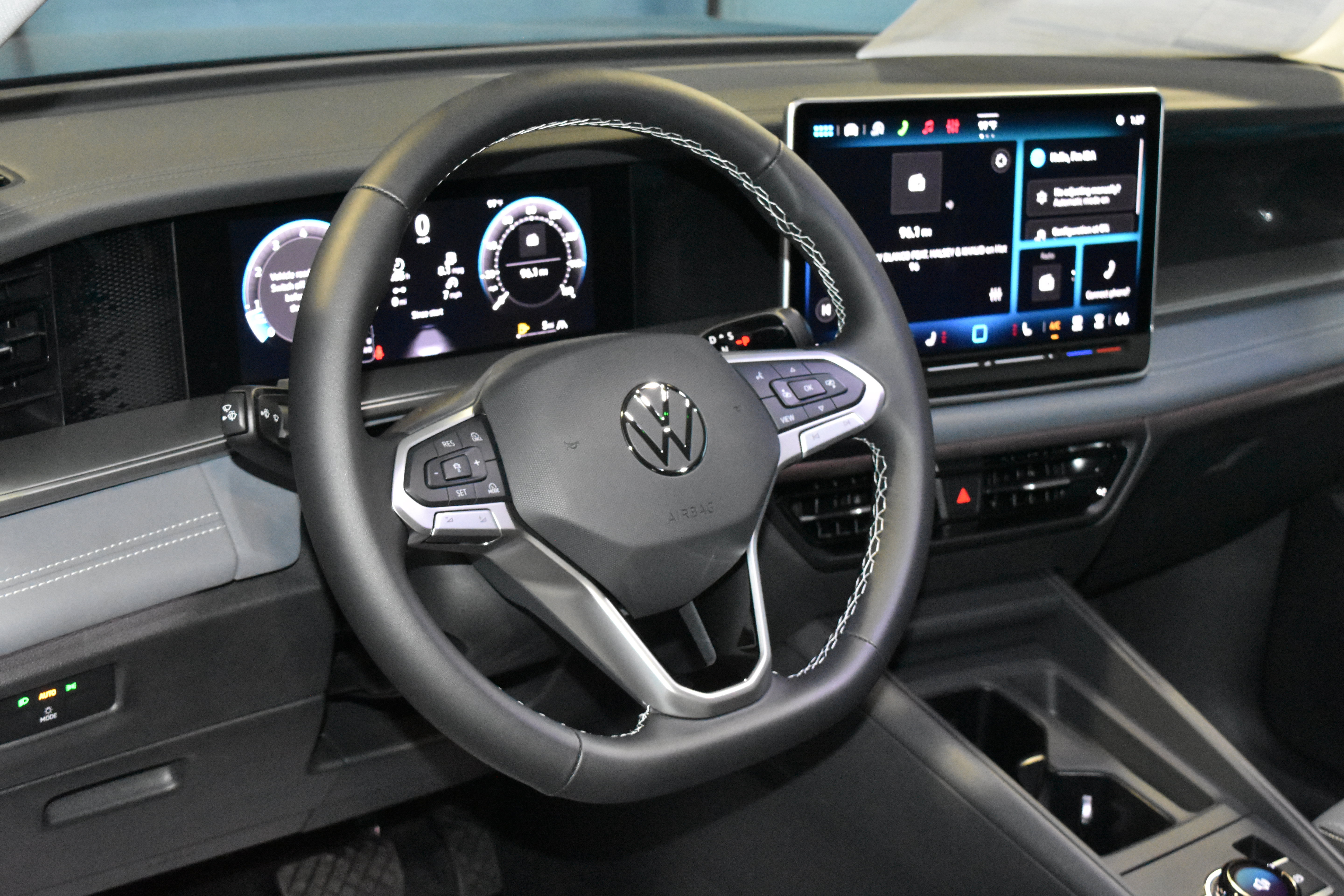 New 2026 Volkswagen Tiguan SE AWD/4WD image 2