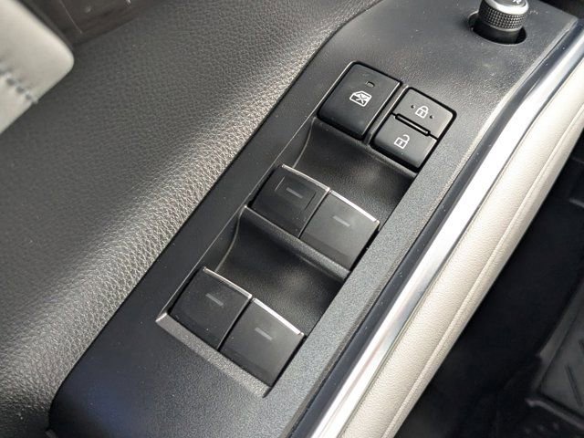 Used 2022 Toyota Highlander Limited FWD image 23