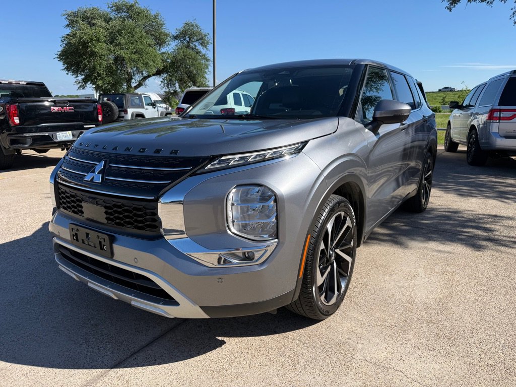 Used 2022 Mitsubishi Outlander SE FWD image 3