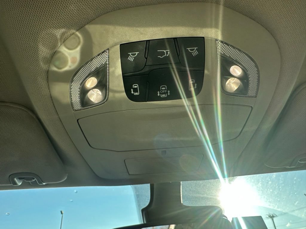 Used 2024 Chrysler Pacifica Touring-L FWD image 27