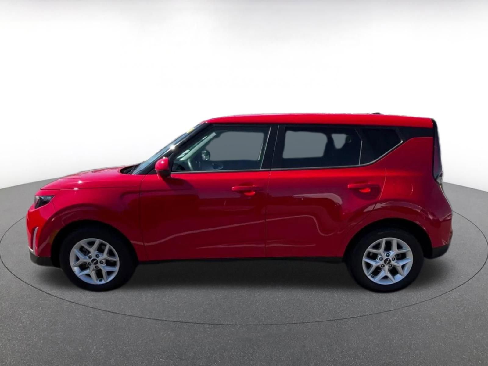 Used 2025 Kia Soul LX w/ LX Technology Package FWD image 8