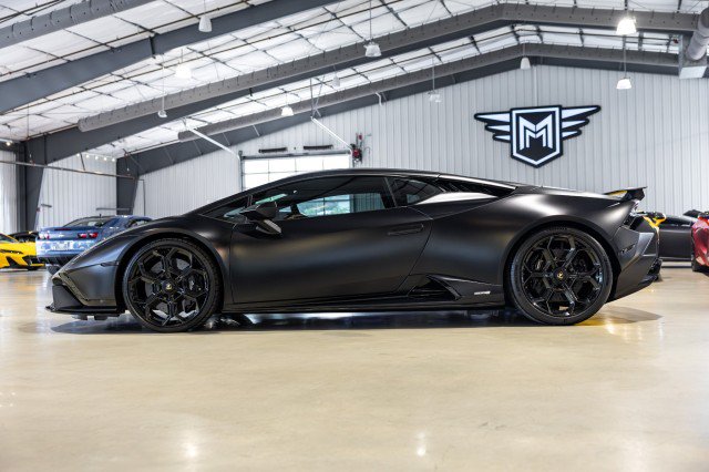 Used 2023 Lamborghini Huracan Tecnica RWD image 3