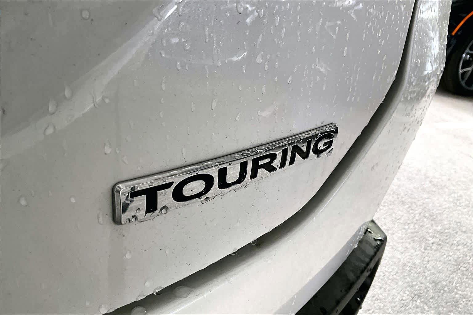 Used 2025 Honda Pilot Touring image 9