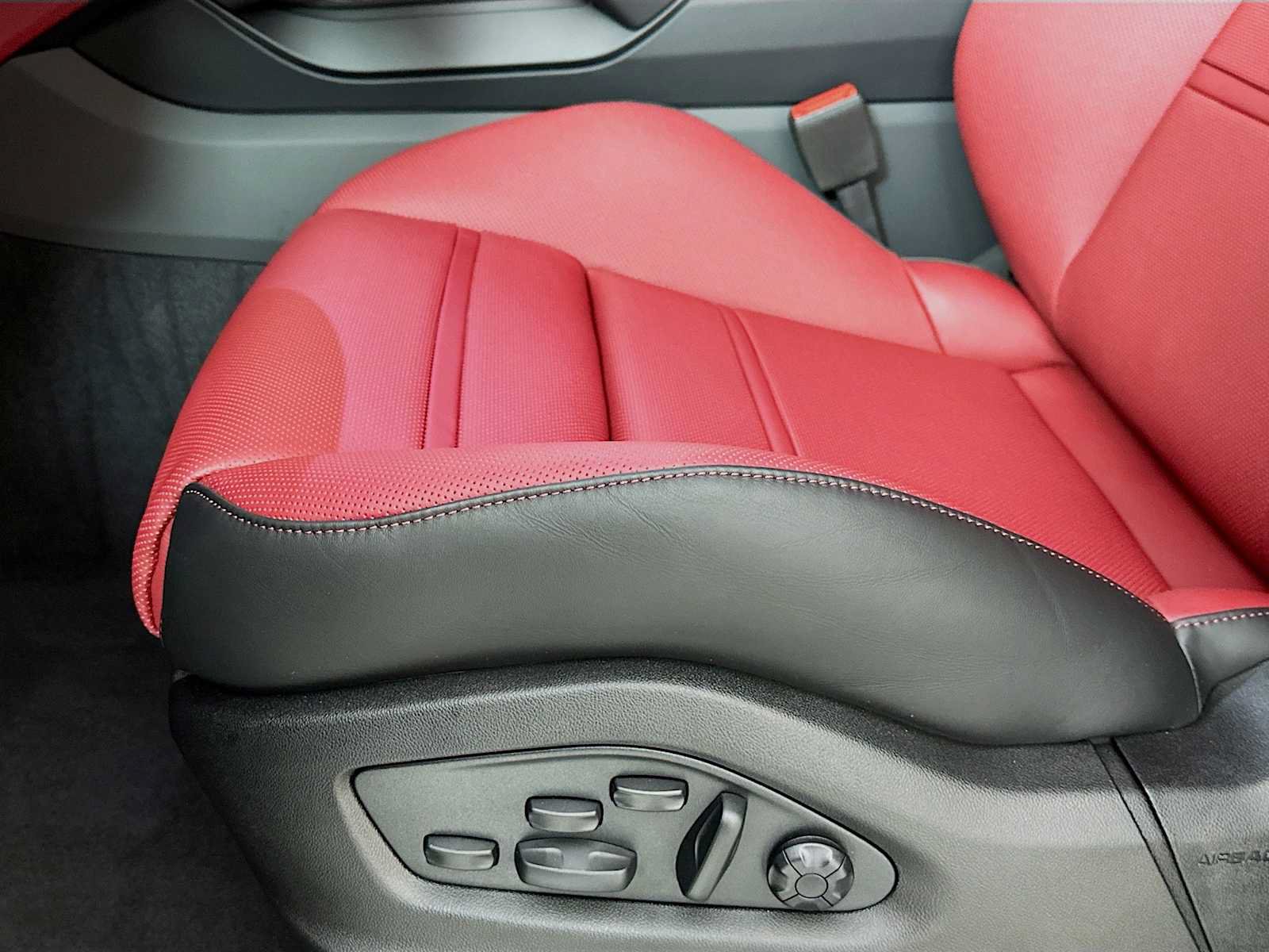 New 2026 Porsche Cayenne Coupe AWD/4WD image 12