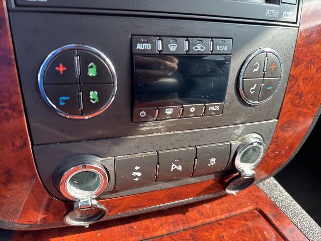 Used 2009 Chevrolet Suburban LTZ image 19