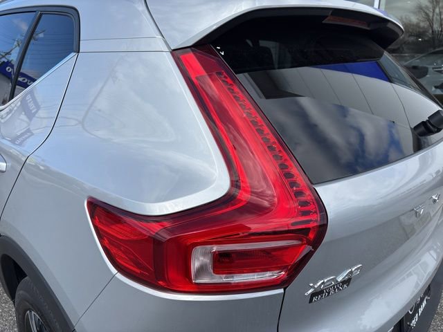 Used 2025 Volvo XC40 B5 Core image 11