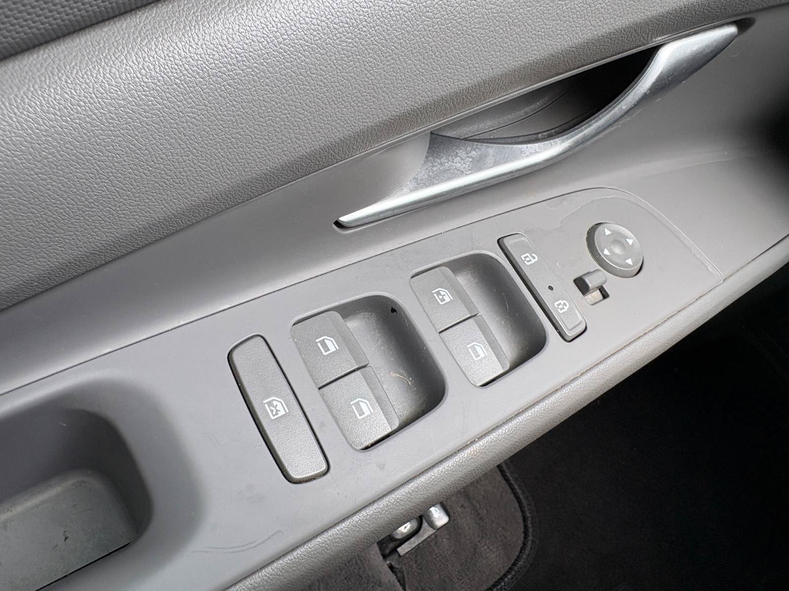 Used 2022 Hyundai Elantra SEL FWD image 29