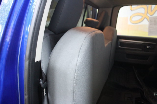 Used 2017 RAM 1500 SLT AWD/4WD image 9