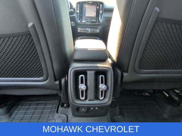 Used 2022 Volvo XC40 T5 R-Design w/ Climate Package AWD/4WD image 23