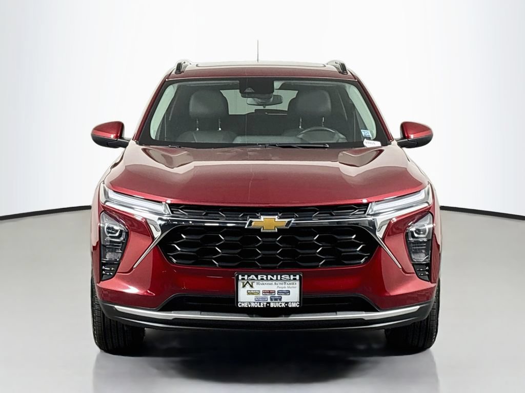 Used 2024 Chevrolet Trax LT w/ Sunroof Package FWD image 2