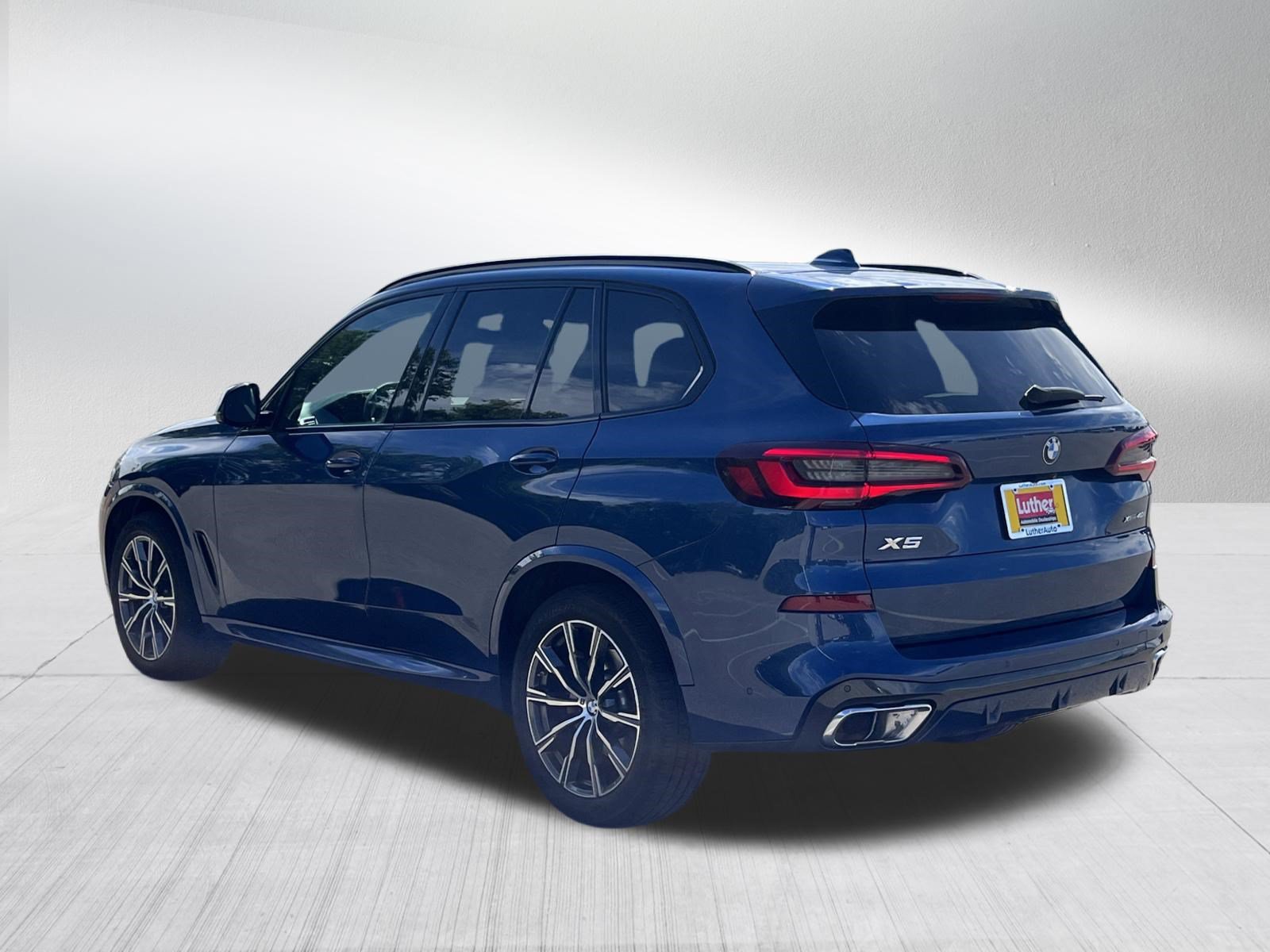 Used 2022 BMW X5 xDrive40i w/ M Sport Package AWD/4WD image 5