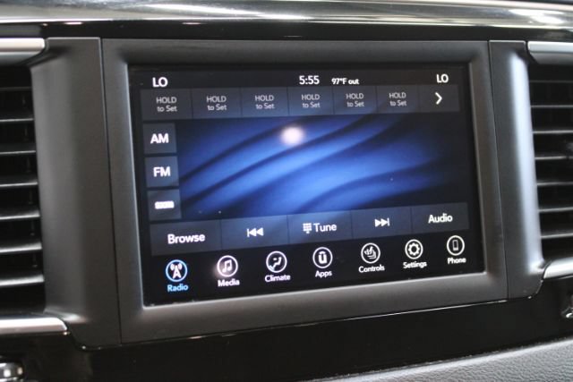 Used 2019 Chrysler Pacifica Touring-L FWD image 18