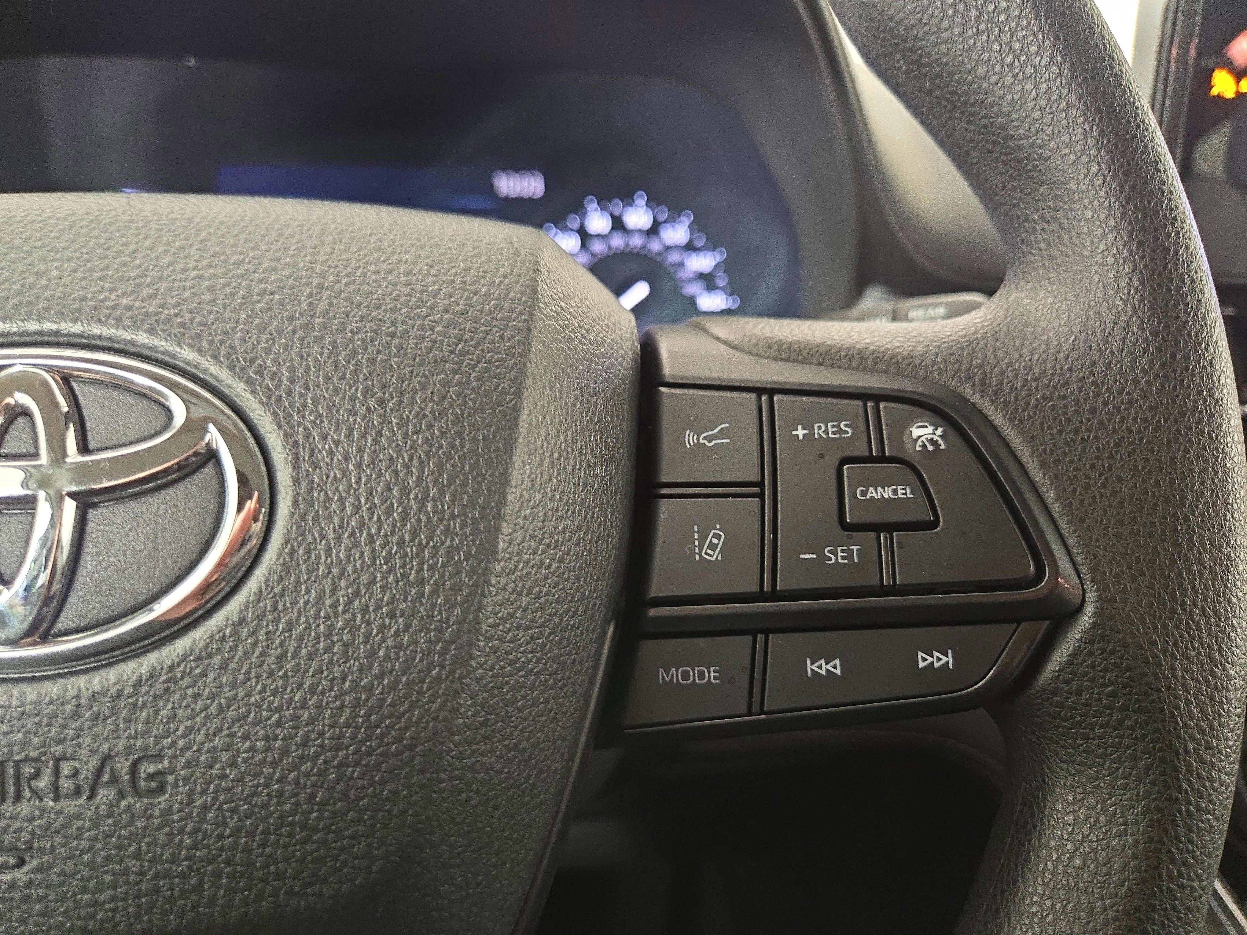 Used 2025 Toyota Sienna LE image 17