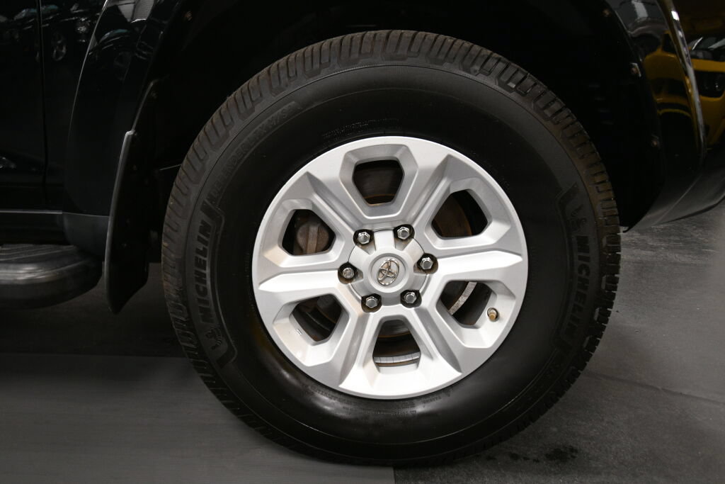 Used 2017 Toyota 4Runner SR5 Premium AWD/4WD image 31