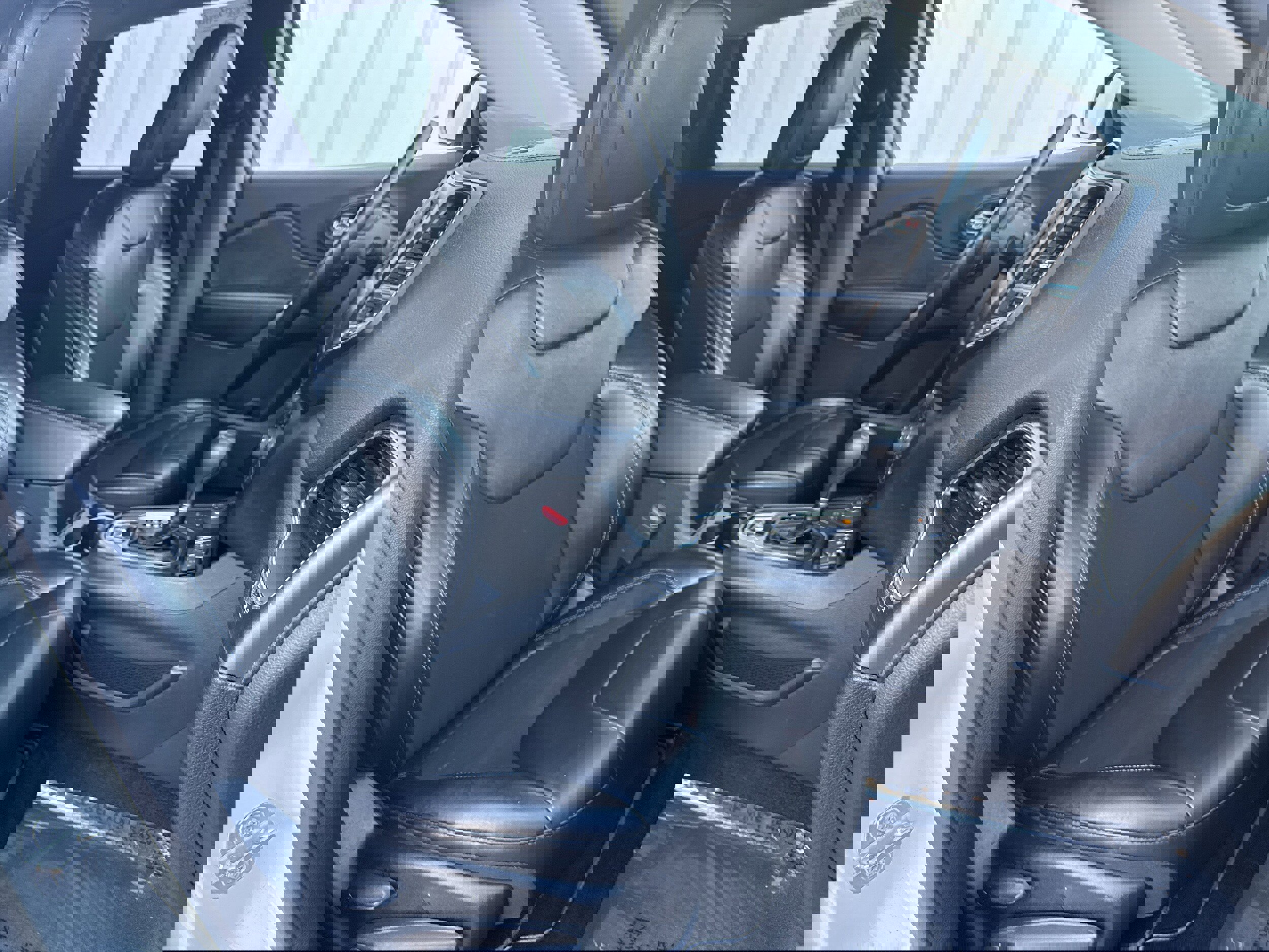 Used 2019 Jeep Cherokee Latitude Plus w/ Comfort/Convenience Group image 13