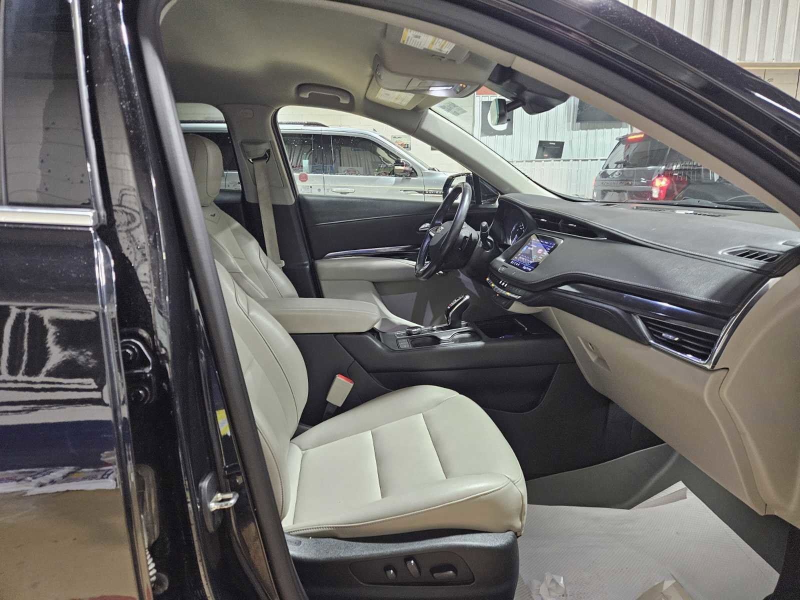 Used 2020 Cadillac XT4 Luxury AWD/4WD image 7