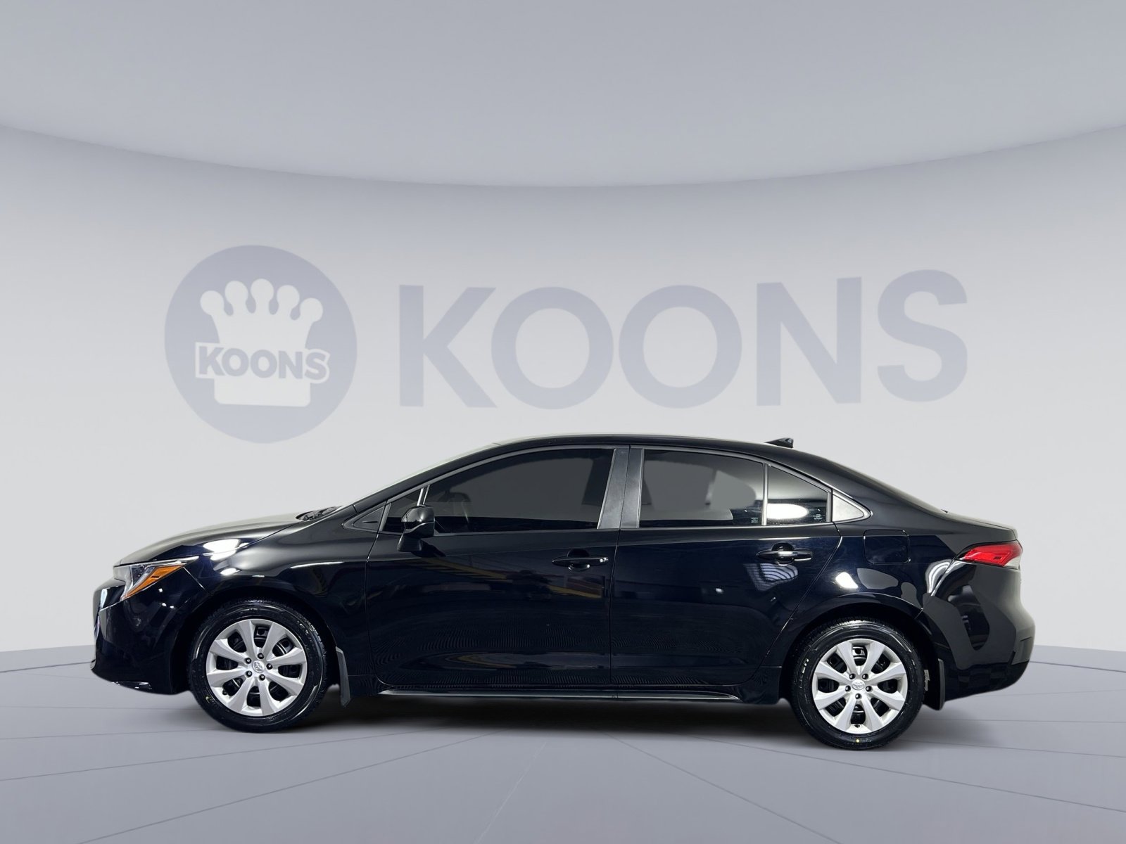 Used 2025 Toyota Corolla LE FWD image 2