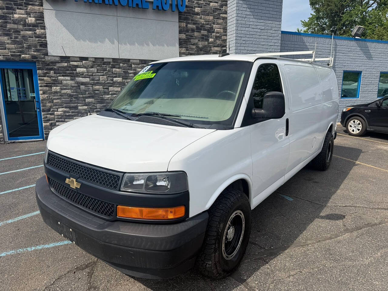Used 2018 Chevrolet Express 2500 Extended RWD image 6