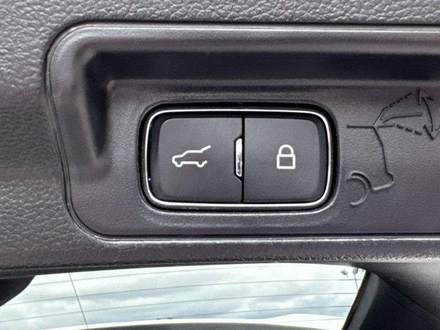 Used 2022 Ford Explorer XLT w/ Equipment Group 202A RWD image 14