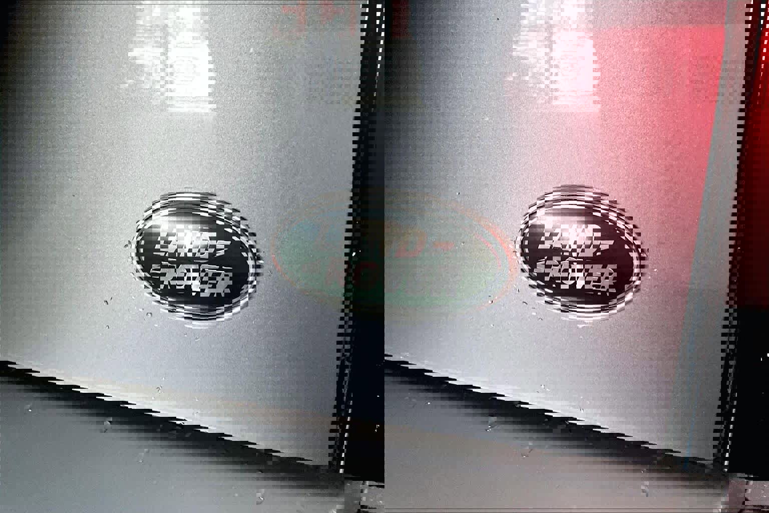 Used 2022 Land Rover Defender 110 SE image 10