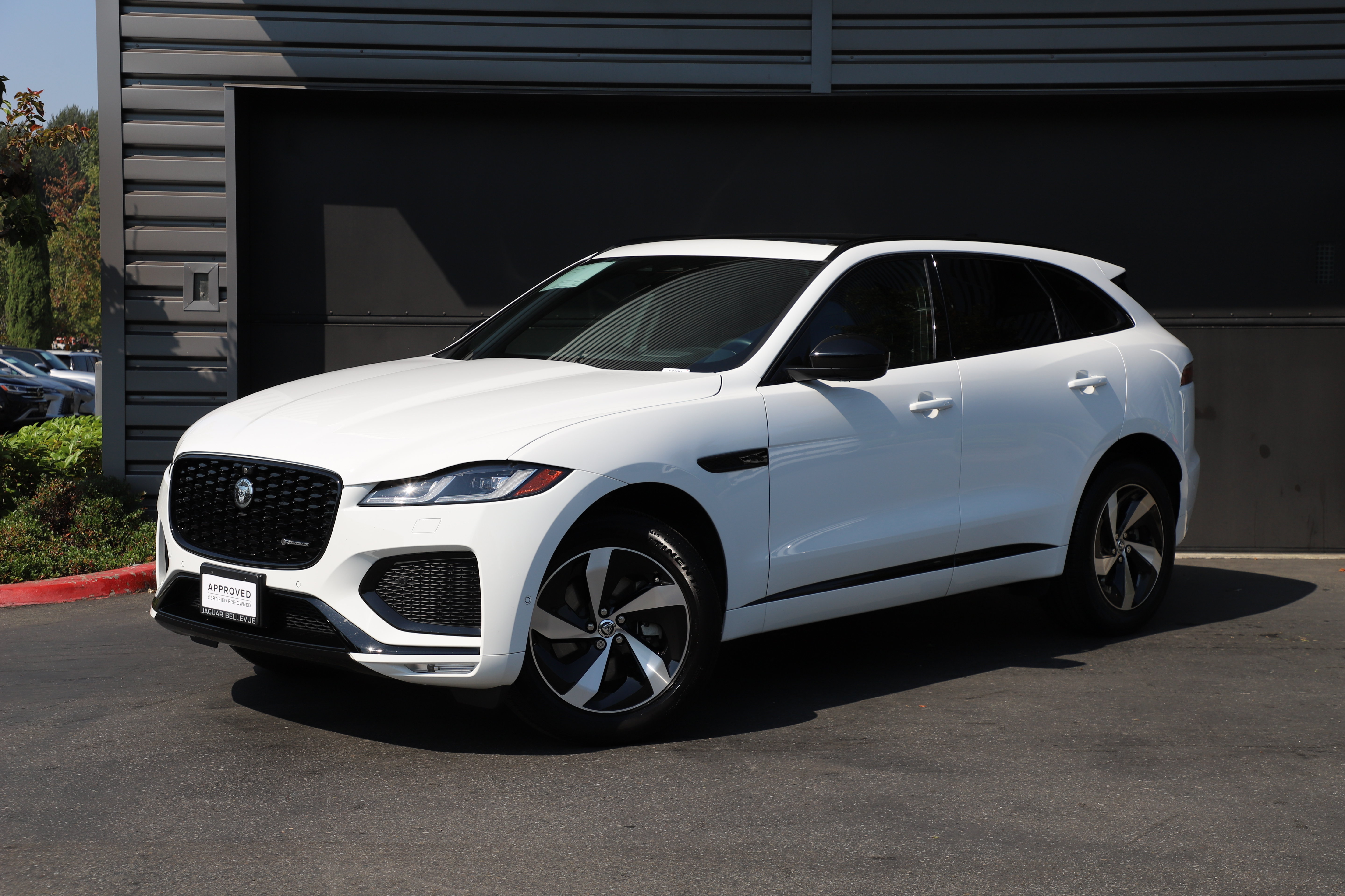 Certified 2025 Jaguar F-PACE R-Dynamic S AWD/4WD image 1