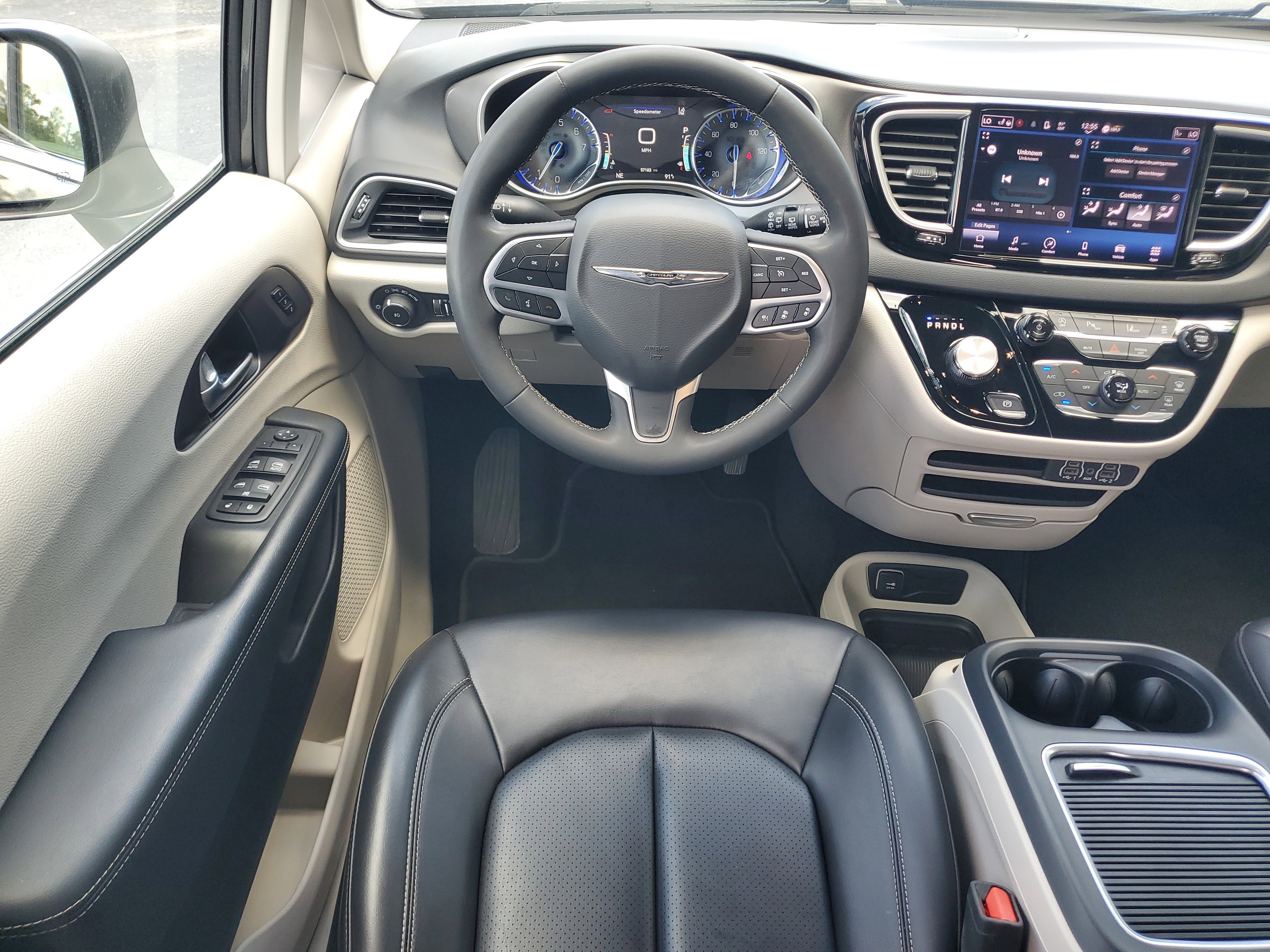 Used 2023 Chrysler Pacifica Touring-L FWD image 21